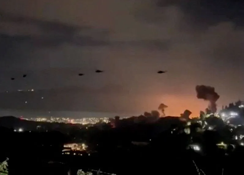Explosions and US military aircraft over the skies of Venezuela.